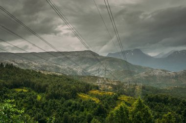 Güç hattı dağlarda, Norveç için güzel manzara