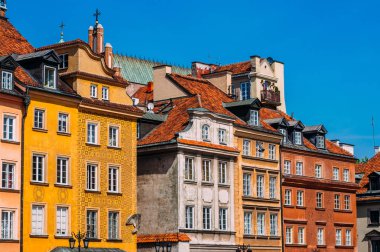 Varşova, Polonya eski şehirdeki antik renkli townhouses