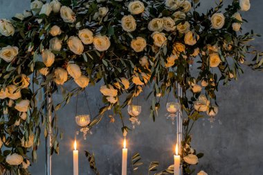 Düğün masa dekorasyonu güllü