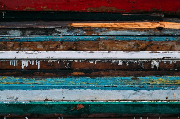 Linee Orizzontali Colorate Mucchio Porte Legno Vecchia Vernice Incrinata Legno — Foto Stock