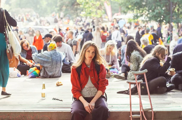 Helsingfors Finland Juni 2018 Deltagare Helsingfors Pride Festivalen Brunnsparken Trädgård — Stockfoto