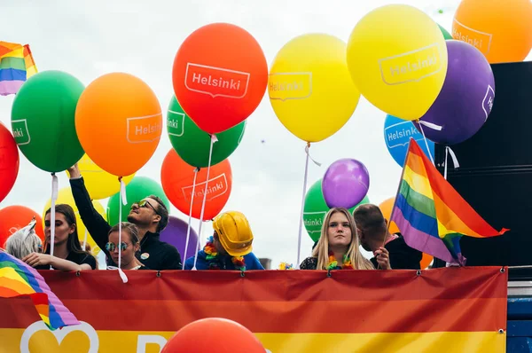 Helsinki Finlandia Junio 2018 Personas Con Globos Festival Del Orgullo —  Fotos de Stock