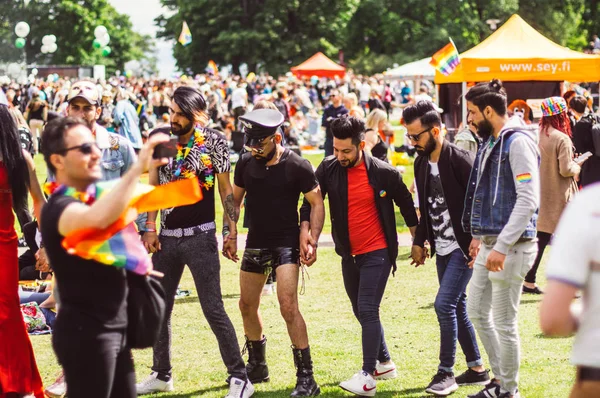 Helsinki Finnland Juni 2018 Teilnehmer Kaivopuisto Garden Auf Dem Helsinki — Stockfoto