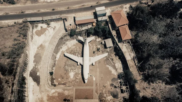 Terk edilmiş uçak Bali