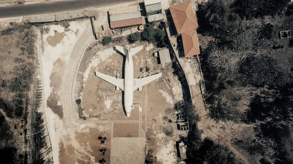 Terk edilmiş uçak Bali