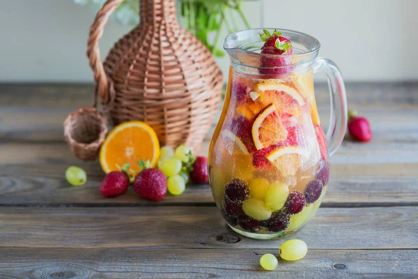 Traditional Summer Drink White Sparkling Wine Sangria Homemade Refreshing Fruit — Stock Photo, Image