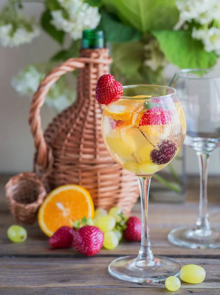 Boisson Estivale Traditionnelle Vin Mousseux Blanc Sangria Sangria Fruits Frais — Photo