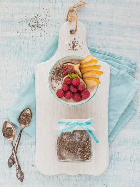 Smoothie Tigela Com Frutas Frescas Sementes Chia Framboesa Figo Fundo — Fotografia de Stock