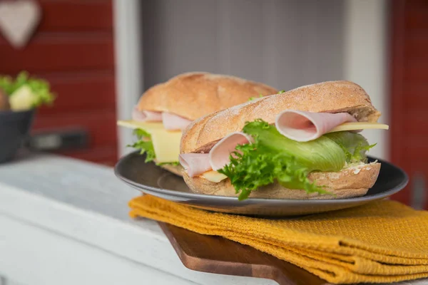 Duas Sanduíches Baguete Ciabatta Fresca Com Presunto Queijo Alface Sobre — Fotografia de Stock