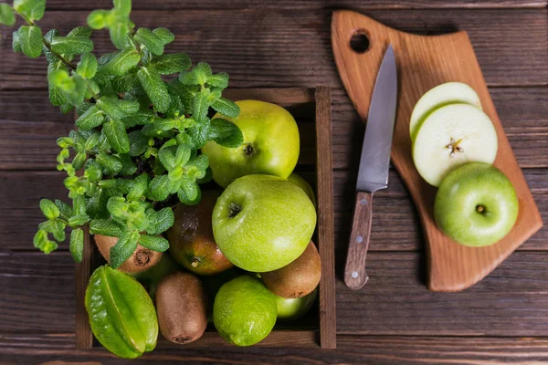 Concepto Comida Saludable Las Frutas Frescas Verdes Caja Manzana Verde — Foto de Stock