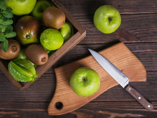 Concept Healthy Food Fresh Green Fruits Box Green Apple Cutting — Stock Photo, Image