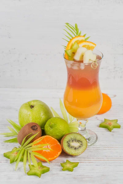 Summer Cocktail Various Tropical Fruits Apple Kiwi Tangerine Orange Mango — Stock Photo, Image