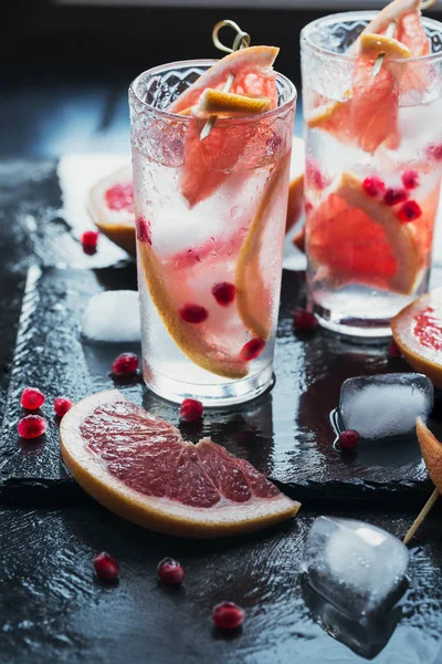 Toranja Romã Coquetel Mocktail Refrescante Bebida Verão Com Gelo Picado — Fotografia de Stock