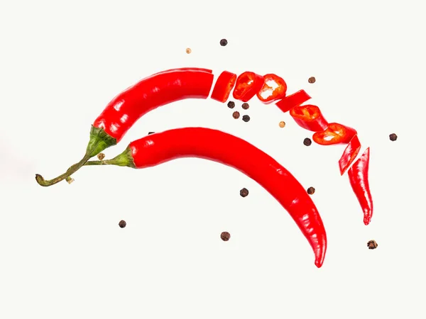 Rauwe verse biologische rode peper vlokken en gedroogde grond chili pepp — Stockfoto