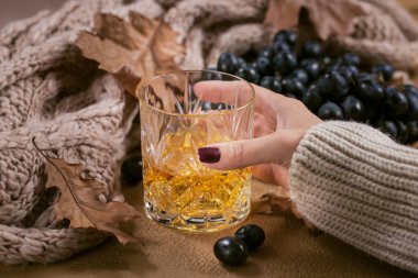 Viski, brendi ya da likör, baharatlar ve süslemeler...