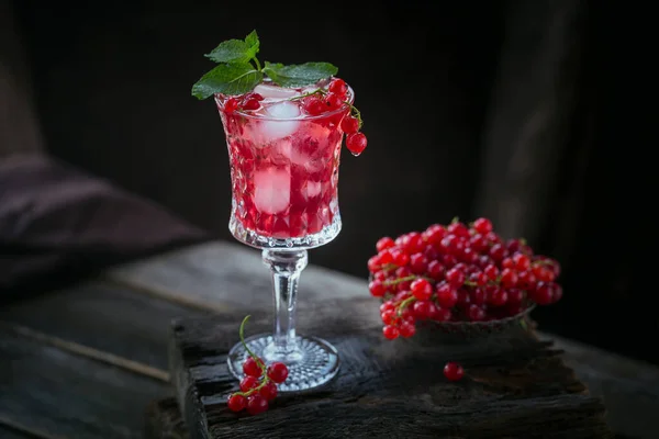 Verre Groseille Rouge Cocktail Mocktail Rafraîchissante Boisson Été Avec Glace — Photo