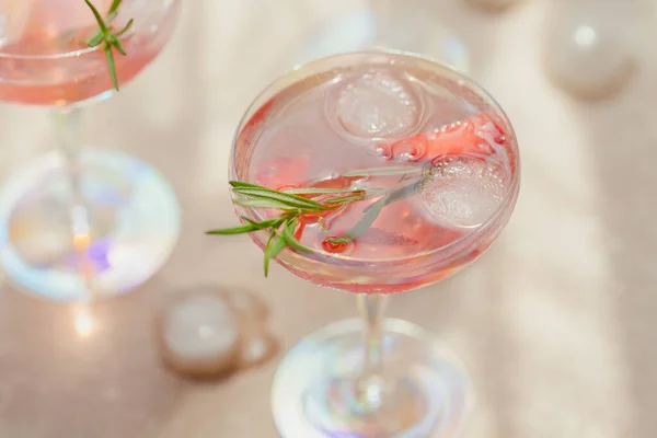 Vaso Cóctel Fresa Mocktail Refrescante Bebida Verano Con Hielo Picado —  Fotos de Stock