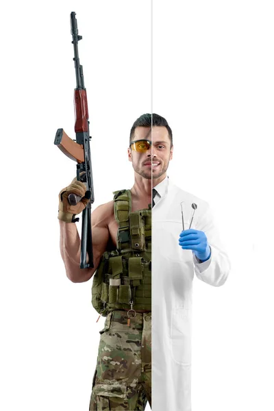 A fogorvos és a modern katonák outlook összehasonlítása. — Stock Fotó