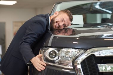 Müşteri araba kaputa yalan ve o sarılma Auto. 