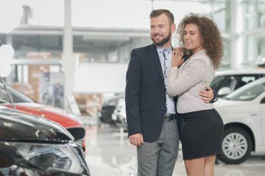 Otomobil araba Merkezi'nde seçtiğiniz çift.