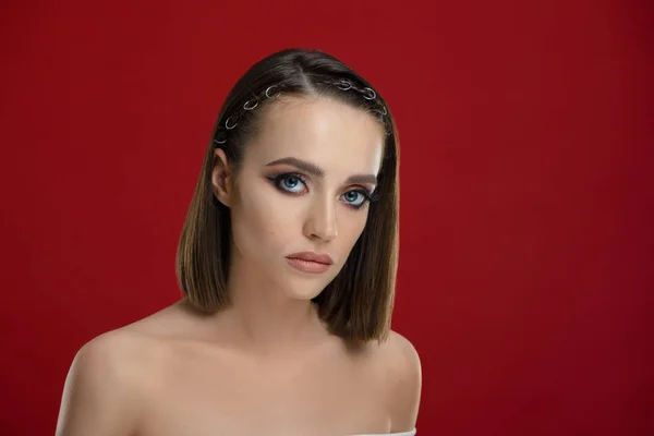 Attraktives Model mit perfektem Make-up und perfekter Frisur. — Stockfoto