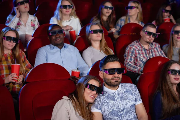 Arabian man and brunette woman in cinema. — Stock Photo, Image