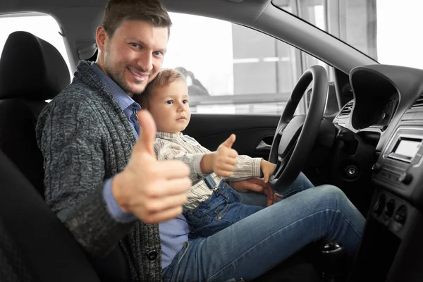 Father and son sitting in car cabin, showing thumbs up. — Stock Photo, Image