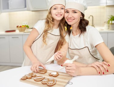 Anne ve Dekorasyon, zencefil çerezleri cam kızı.