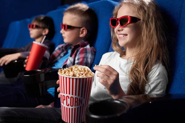 Happy kids watching movie in 3d glasses in cinema. — Stock Photo, Image