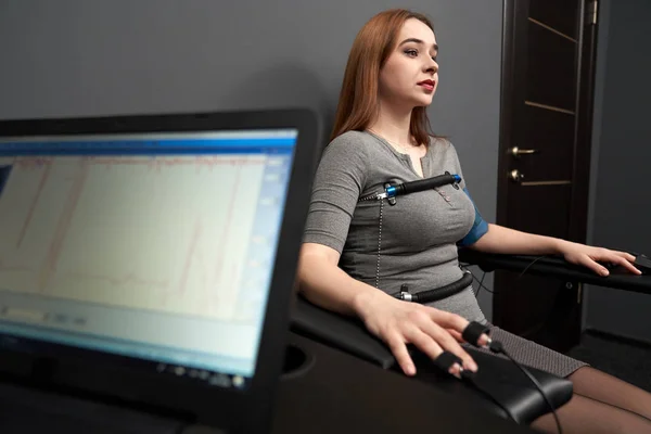 Polygraph  on screen of lie detector. — Stock Photo, Image