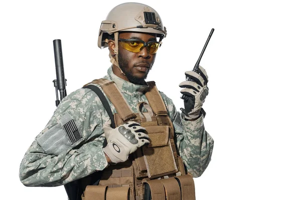 American soldier using radio installation for communication. — Stock Photo, Image