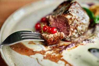 Restoranda ördek rostosu.