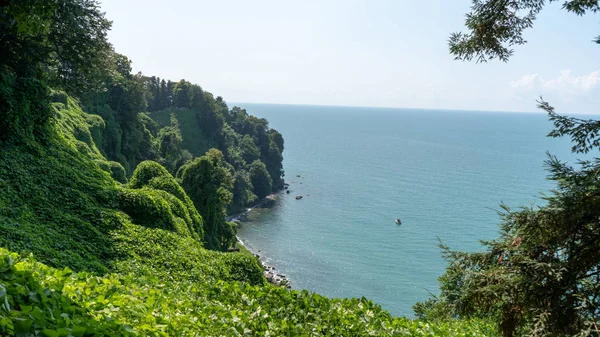 Karadeniz'de Manzara Yüksek Uçurumu Oluşturur