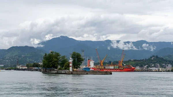 Dağlarla batum limanı. Batum Limanı'nda Panoramik Manzara