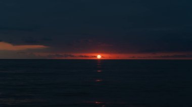 Akşam deniz günbatımı