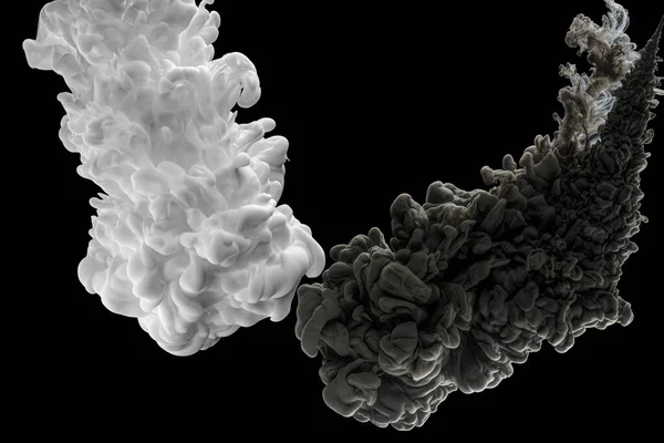 Suda siyah beyaz mürekkep. Mürekkep suda tepki veriyor. Yaratıcı. Siyah arkaplan.