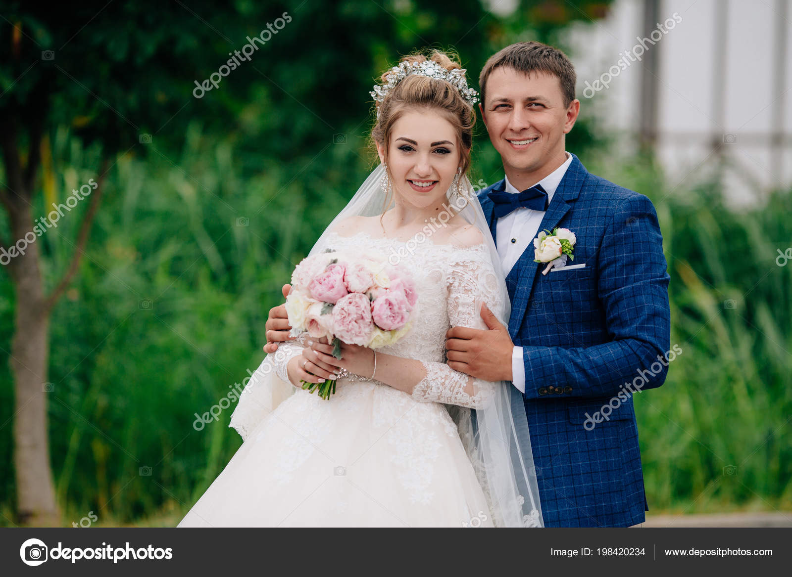 Bride And Groom Portrait Poses Portrait Of A Bride And Groom