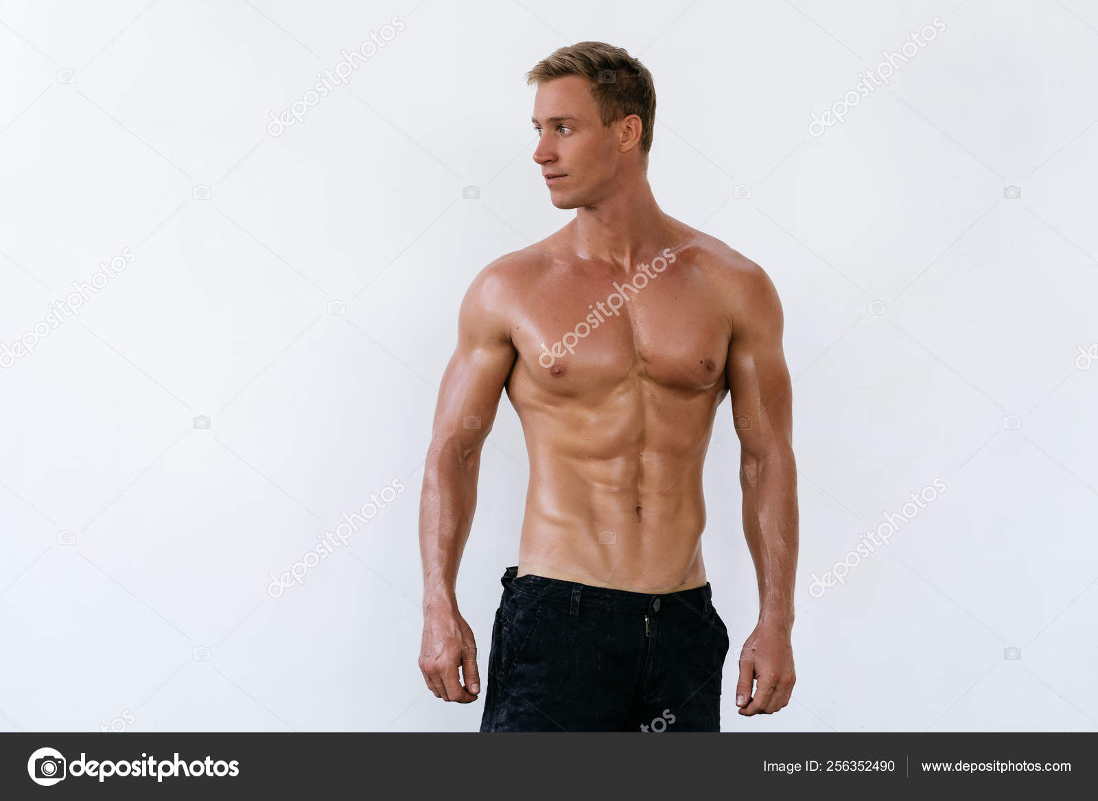 白い背景に 裸の胴体でセクシーな運動男の肖像画 マッチョな体にハンサムな男 ストック写真 C Rmano Mail Ru 白い背景に 裸の胴体でセクシーな運動男の肖像画 マッチョな体にハンサムな男 ストック写真 C Rmano Mail Ru