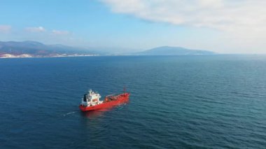 Denizdeki ultra büyük kargo gemisinin havadan çekilmiş görüntüleri..