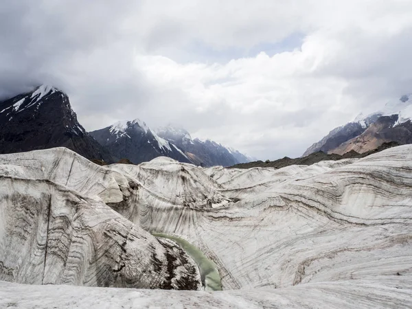 Textura de hielo y río en el glaciar —  Fotos de Stock