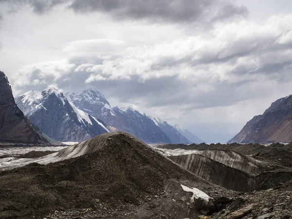 Paisaje con glaciares y montañas — Foto de Stock