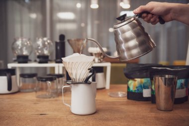 Kahveyi huniye dök. Alternatif yöntem