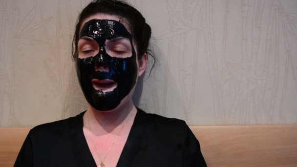 Dziewczyna Czarna Maska Twarzy — Wideo stockowe
