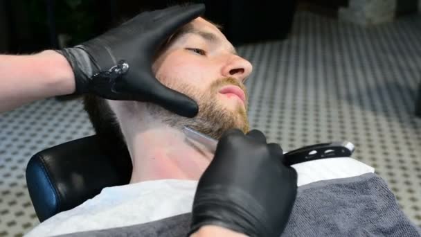 Baard Knippen Met Straight Razor Shave Close Van Baard Scheren — Stockvideo