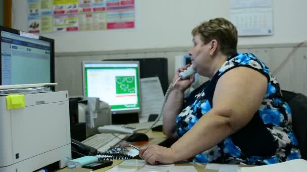Belgelerle Çalışma Kadın Office Diyor Kadın Çalışmak Hoşuna Gidiyor Telefon — Stok video