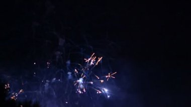 Gökyüzündeki karanlık video havai fişek