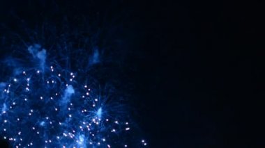 Gökyüzündeki karanlık video havai fişek