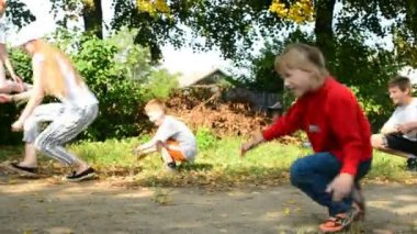 Pereslavl-Zalessky, Rusya Federasyonu, Sentember 2018: Çocukların evde çocuk oyun.