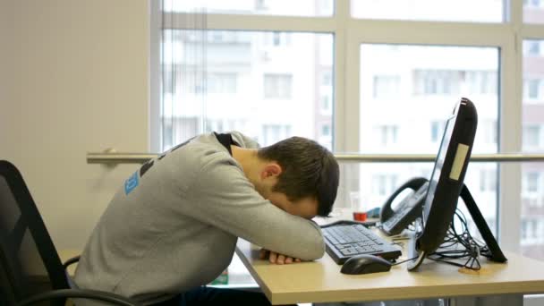 Pessoas Que Dormem Escritório Locais Trabalho — Vídeo de Stock