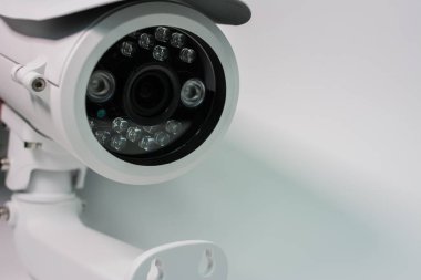 Beyaz arka plan üzerinde video gözetim sistemleri için kamera